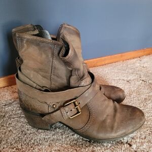 Distressed Green Leather Ankle Boots by MJUS